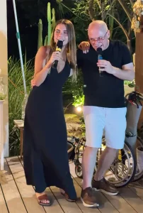 דואט קריוקי נשמע אצלנו כמו בקיסריה